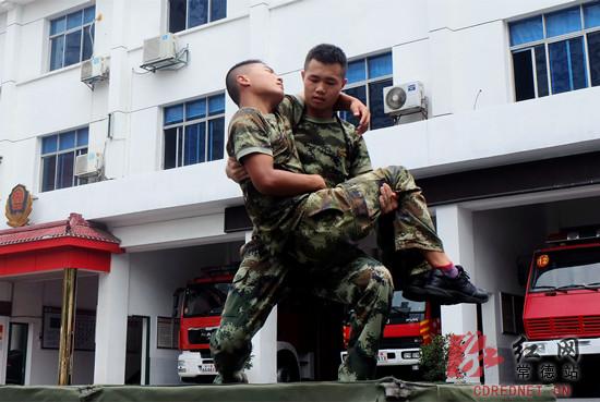 常德消防演练“救人操”备战洪水再袭