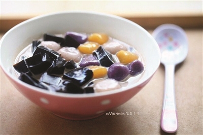 芋圆和仙草搭配出消夏饮品_新浪新闻