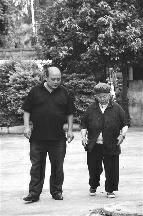 婆媳不和难同住 男子租房藏母养九年|母亲|妻子