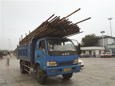 导弹车开上高速 驾车人退避三舍|驾驶员|钢