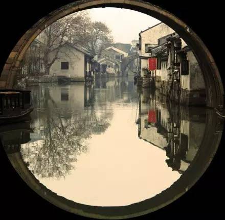 天青色等烟雨,而我在等你。