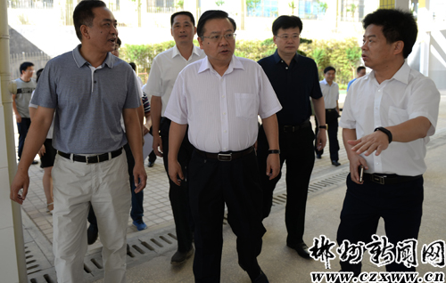 易鹏飞:确保每个孩子都能公平享受义务教育权