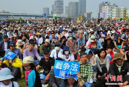 资料图：日本民众抗议安倍修宪