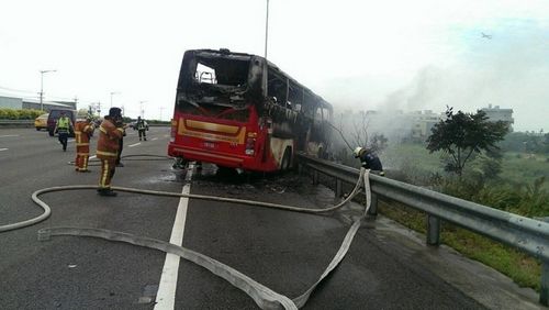桃园大园主干道2号游览车发生火警。台湾联合新闻网记者曾增勋/摄影