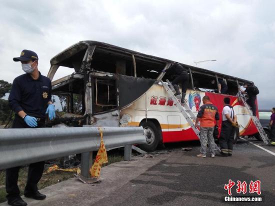 资料图：7月19日发生的陆客游览车火烧车致26人死亡。 中新社记者 刘舒凌 摄