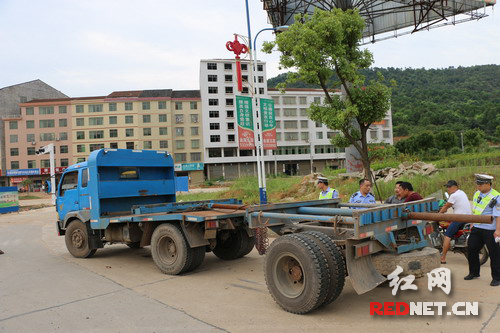 农用运输车改装加长 摇身一变成拖挂车|拖挂