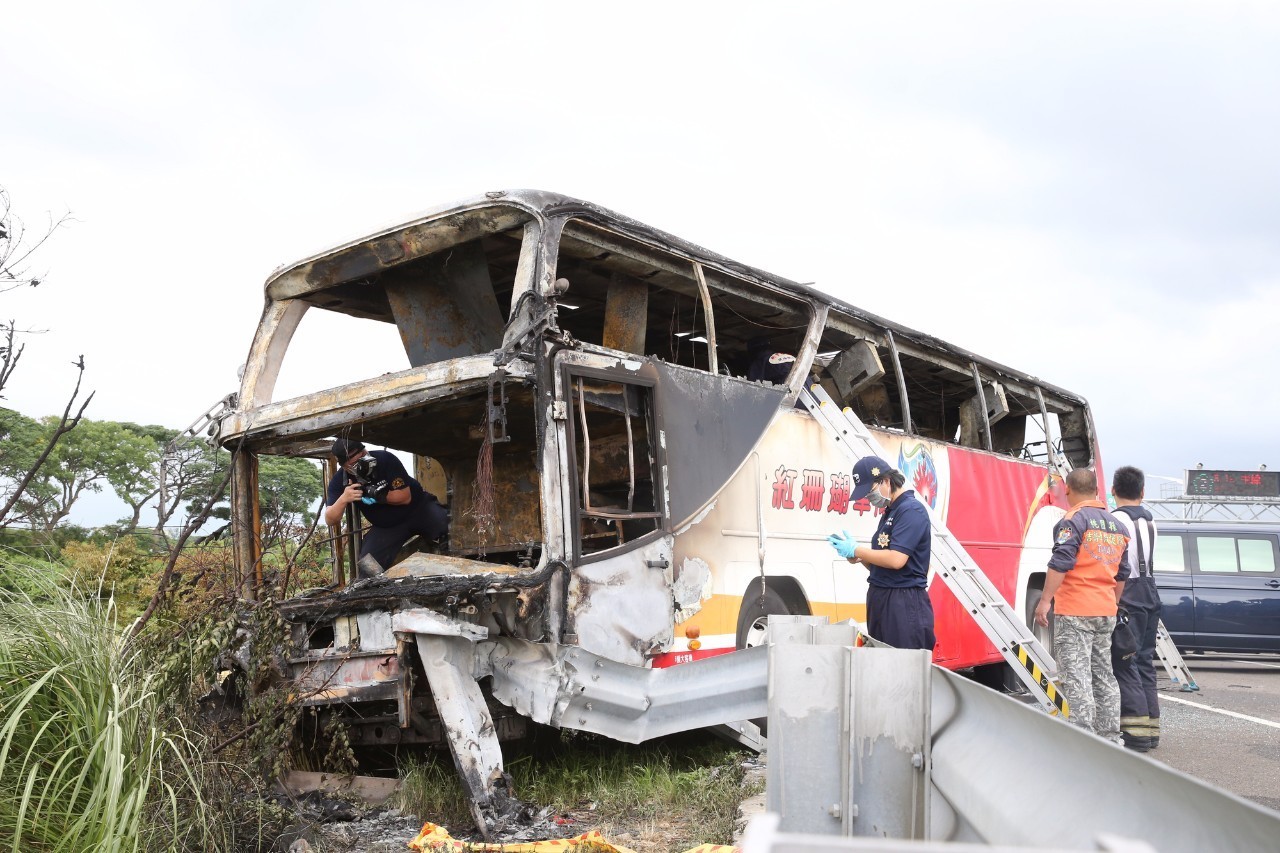 惨重丨台湾旅游大巴车祸致24大陆游客遇难 现