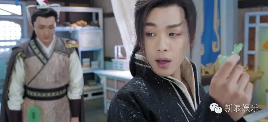 深v美瞳cosplay!这部剧玩得梗太辣眼睛!|张若昀