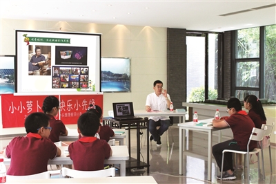 力学小学雏鹰假日小队同学 向大师致敬|大师