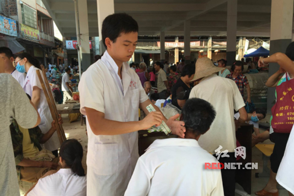 长沙医学院三下乡 关注郴州桂阳老乡牙齿健康