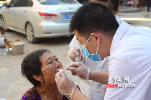 长沙医学院三下乡 关注郴州桂阳老乡牙齿健康