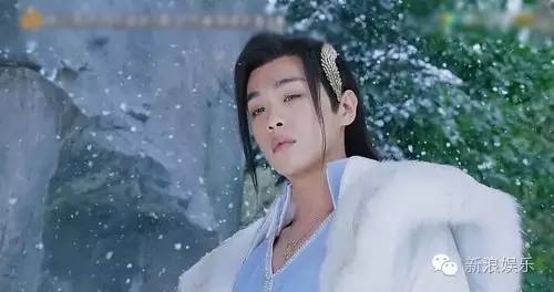 深v美瞳cosplay!这部剧玩得梗太辣眼睛!|张若昀