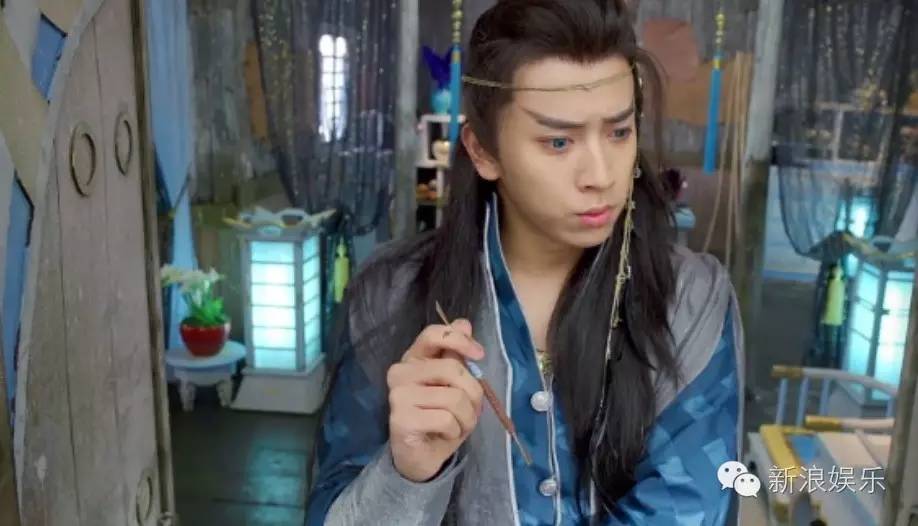 深v美瞳cosplay!这部剧玩得梗太辣眼睛!|张若昀