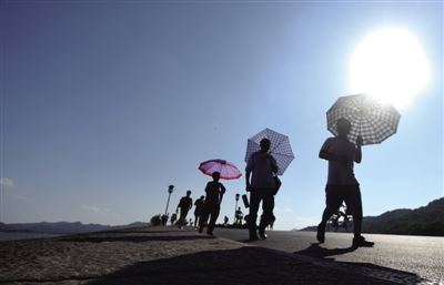 浙江多地发布高温橙色预警 今明局部最高温可