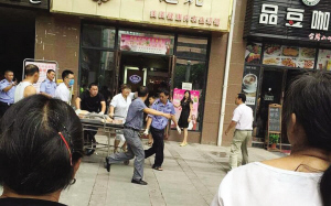 悲剧才过16天 垫江又一小孩坠亡