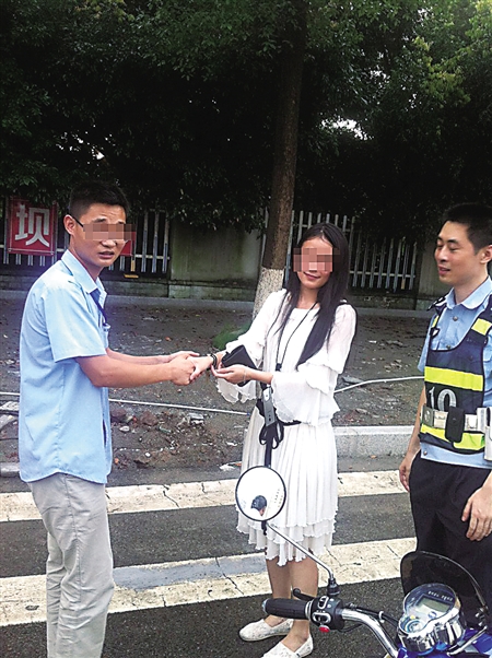 电动车全新的但价格太便宜… 聪明女生智抓偷