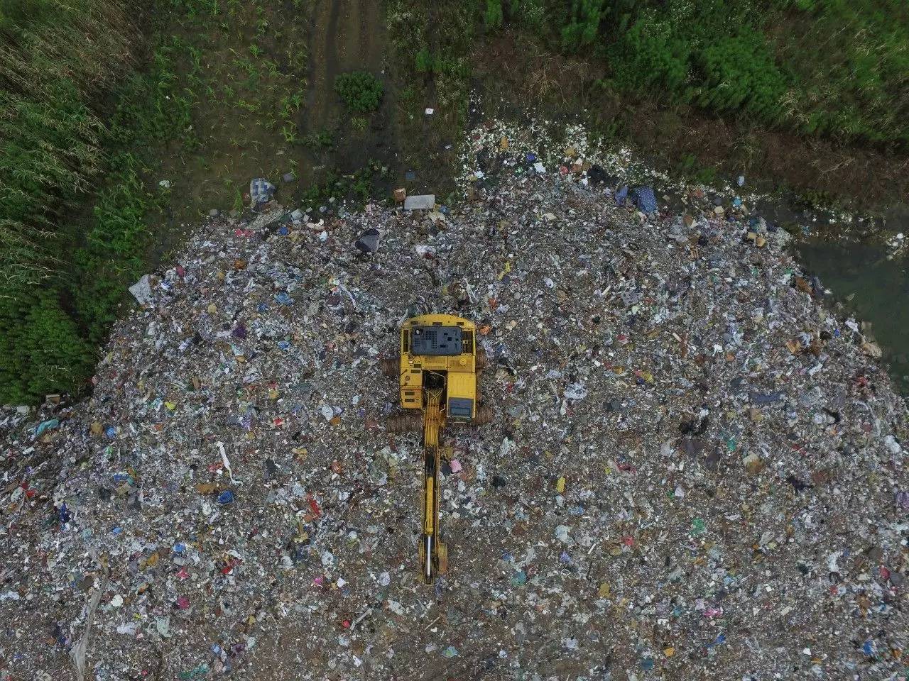 追问 | 全国超三分之一城市被垃圾包围移走垃圾山愚公在哪儿?