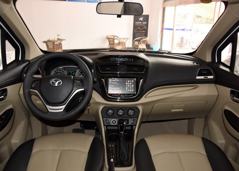 买一台车还是买一个屏 看看国产大屏幕汽车