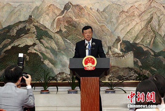 资料图：中国驻英国大使刘晓明举行记者招待会。中新社记者 周兆军 摄
