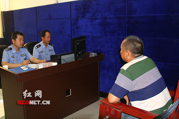 信举报平台发力 石门交警查获客车超员入刑第