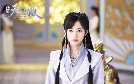 有美瞳一秒变异族!关晓彤鞠婧祎谁更惊艳