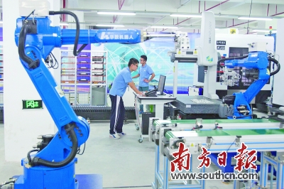 走进智能车间看机器如何换人|机器人|产业|机