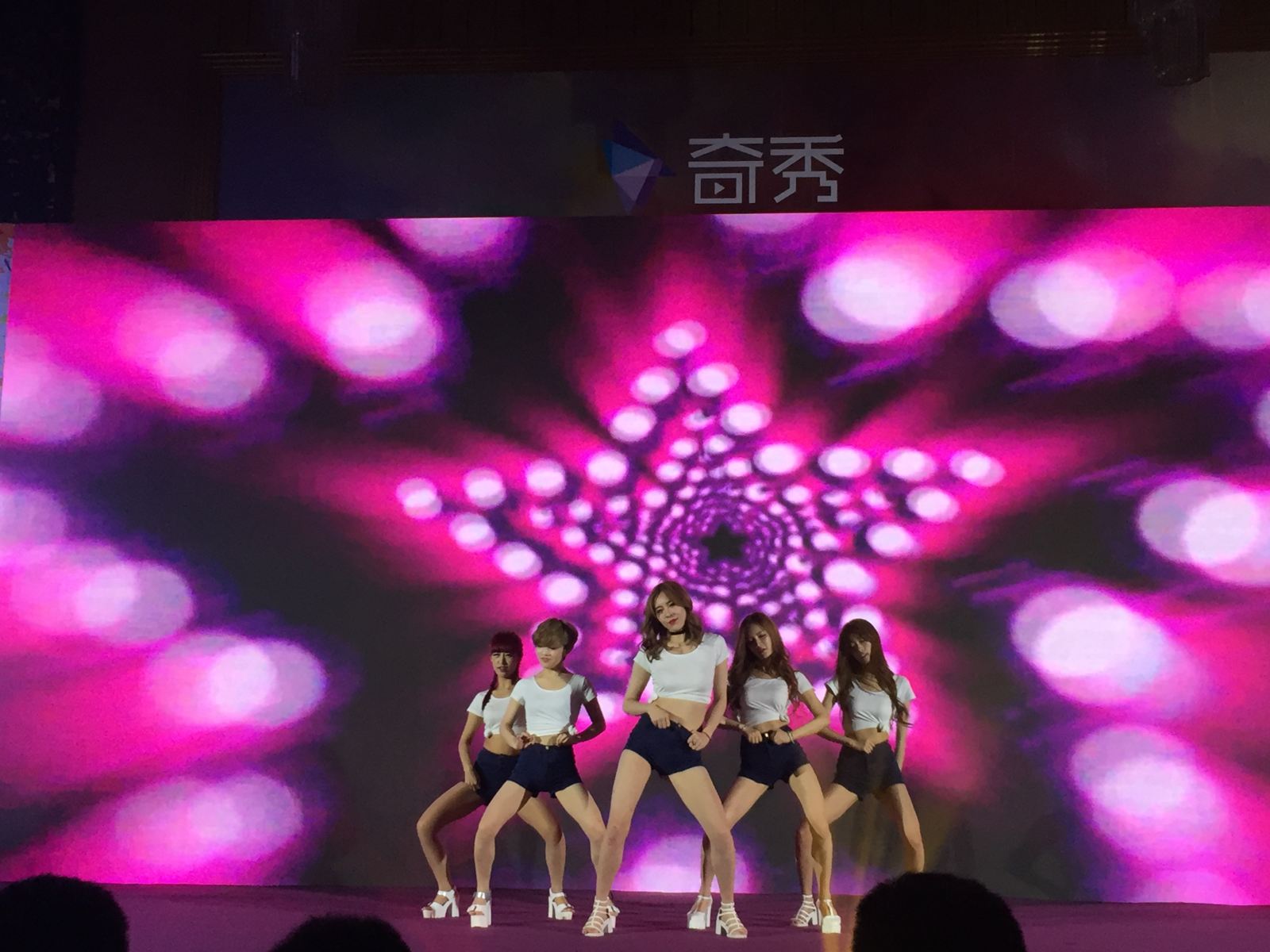 爱奇艺联席总裁:独立直播公司未来面临洗牌|平