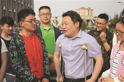 一个班46名学生中有42人达本科线 这是班主任