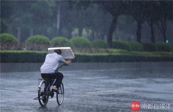 台风妮妲8时到达广州 多地发布暴雨黄色预警