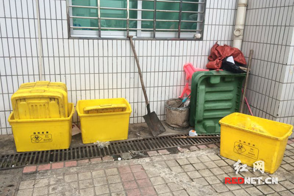 长沙县妇幼保健院医疗垃圾随意堆放 分类不当