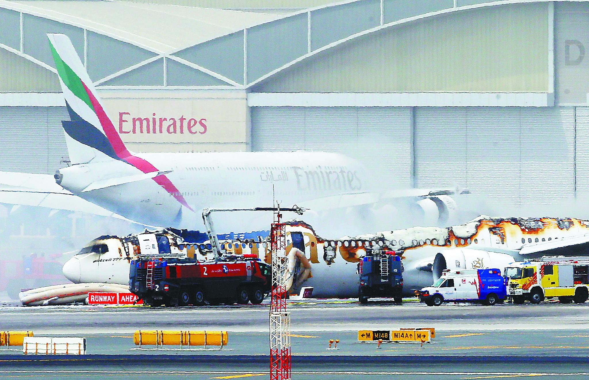 阿联酋航空班机迫降后爆炸 机上300人安全疏散