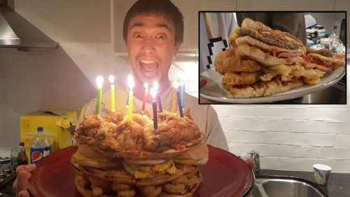 炸鸡汉堡披萨!澳男子自制超级垃圾食品蛋糕(图