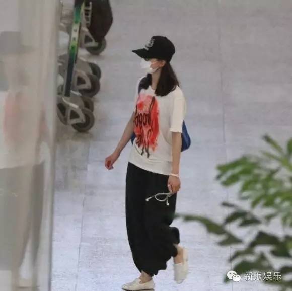 度完假继续隔空撒狗粮.隆诗秀恩爱根本停不下