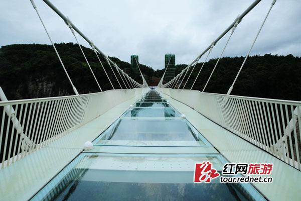 张家界大峡谷玻璃桥进入试营业筹备阶段