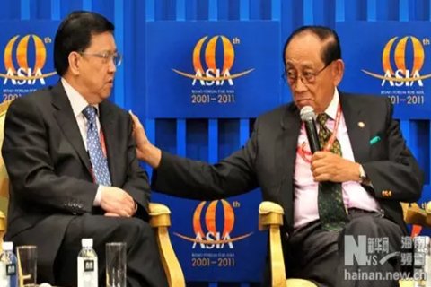 2011年，龙永图与拉莫斯一起出席博鳌论坛的相关活动。