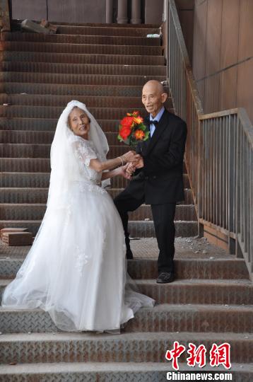 补拍婚纱照_父母补拍婚纱照