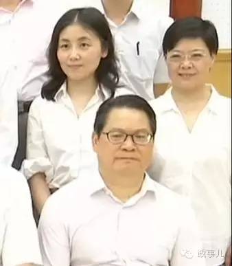 二排左為顏寧。