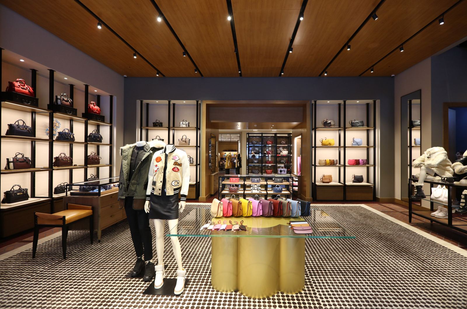 子改革见成效 COACH2016财年在华净增14家