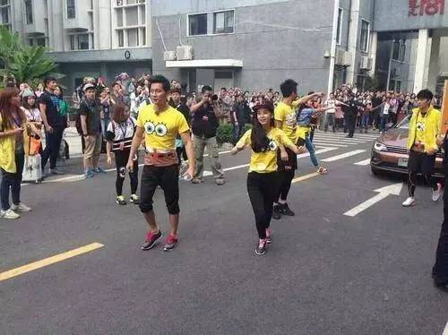 五五分身材baby逆袭成大长腿