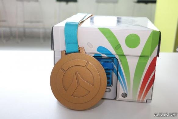 《守望先锋》夏季运动会实体战利品开箱 属于