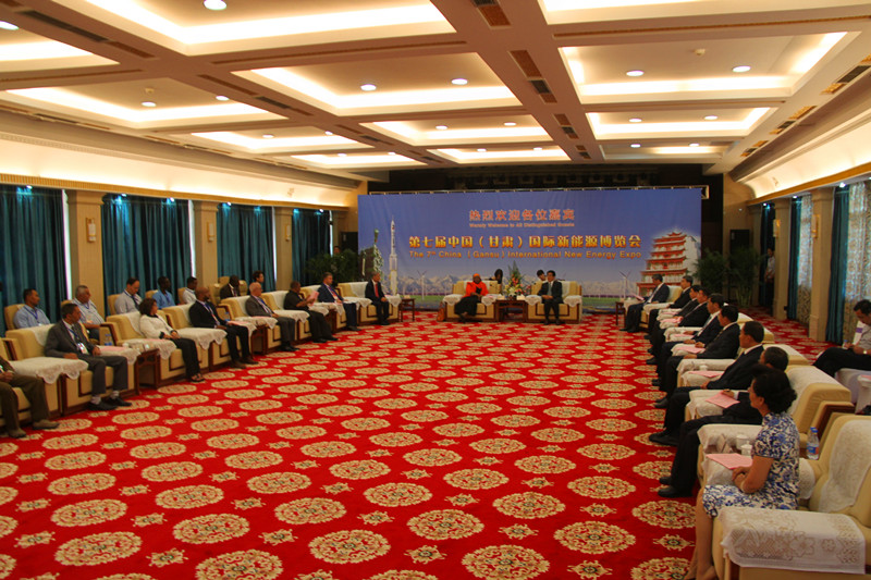 甘肃省林铎省长在酒泉市会见出席中国(甘肃)国