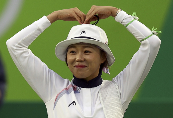 韩国美女射箭冠军:大器晚成 打败闺蜜一姐|射