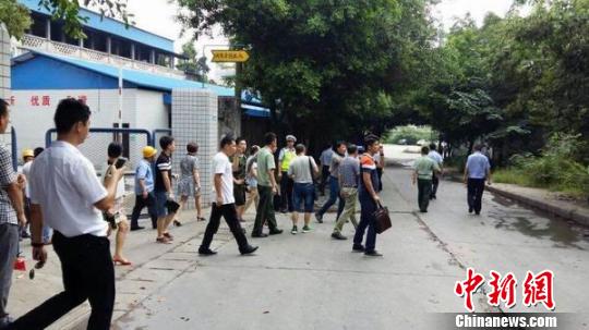 相关部门赶赴现场处理善后。 自贡新闻广播 供图