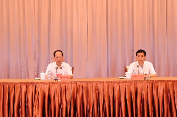 8月10日下午,商务部国际贸易谈判代表钟山在南