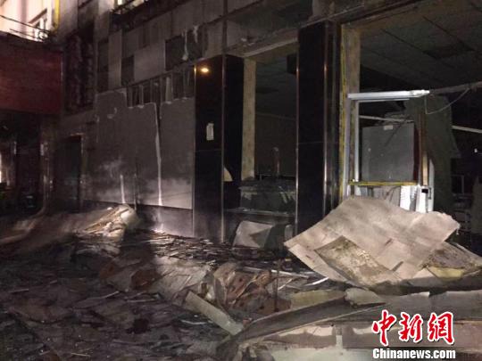 8月14日傍晚，兰州市一辆拉载电石的货车发生爆炸。图为爆炸现场。 刘军 摄