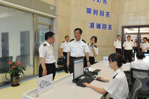 于广洲、邹志武视察青岛海关监控指挥中心和1