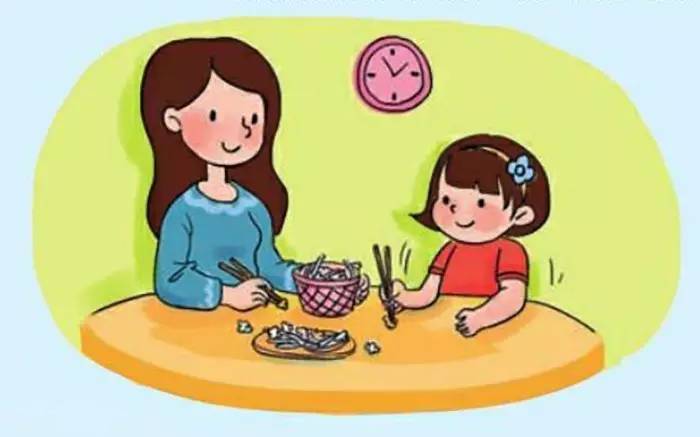 争议 | 北京部分幼儿园中班用餐不再提供勺子 宝