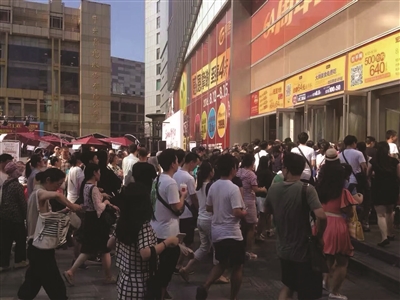 太火爆!南京新百64周年庆全城疯抢|南京|集团