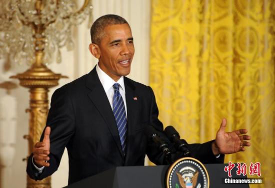 新加坡总理李显龙当地时间8月2日到访白宫，与美国总统奥巴马会晤，庆祝两国建交50周年，期间双方重申对《跨太平洋伙伴关系协定》（TPP）的坚定承诺。图为奥巴马出席记者会。中新社记者 张蔚然 摄