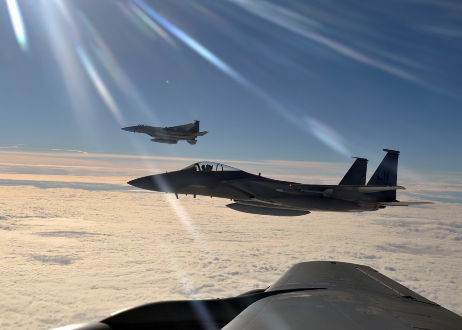 美媒:美国将升级F15战机 保持对中国歼10优势